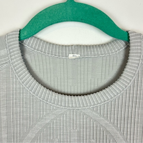 Lululemon Rest Less Pullover Top Gray Textured Women’s Athletic Running Small - Picture 2 of 6